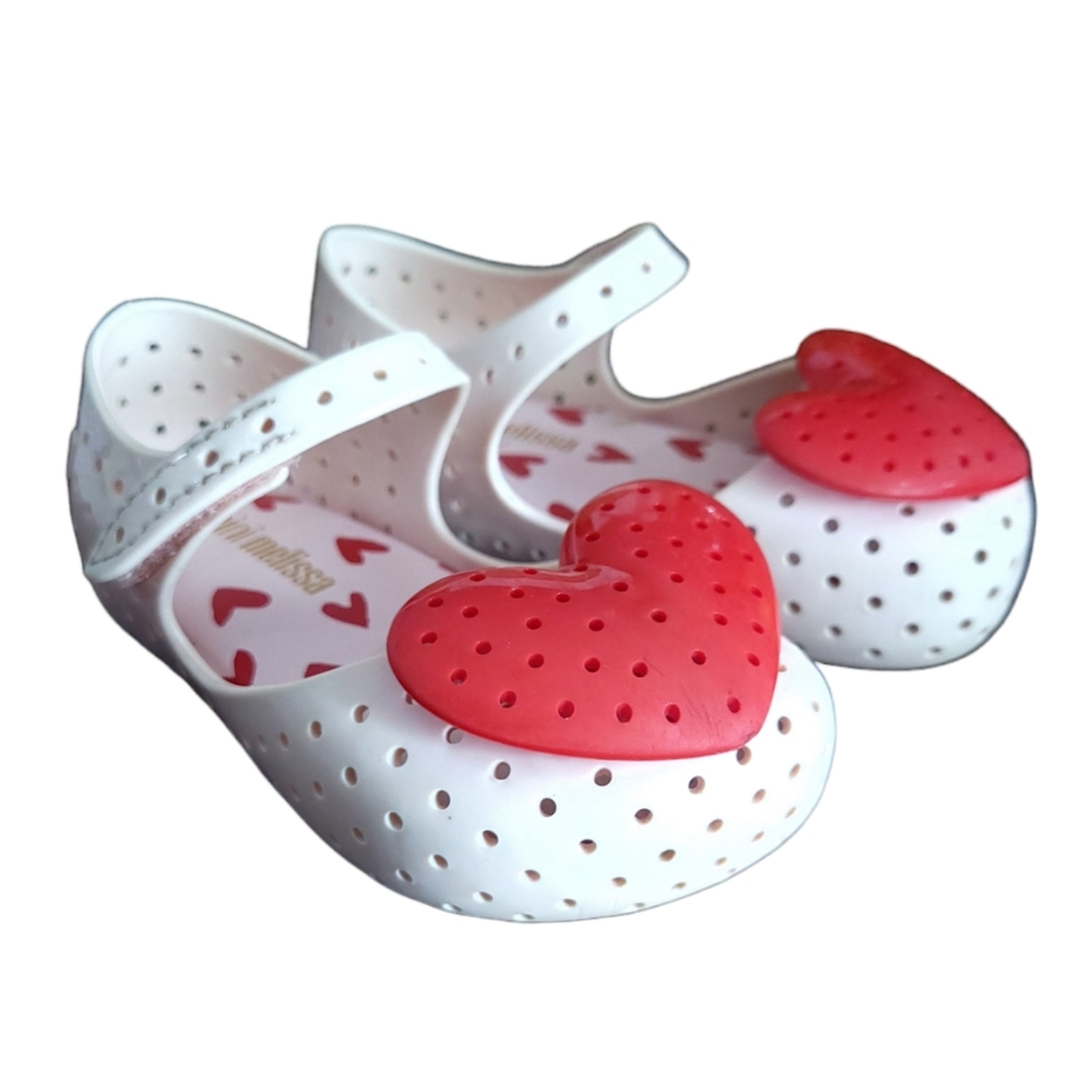 MINI MELISSA Pink and Red Heart Perforated Furadinha, Size 6 Toddler